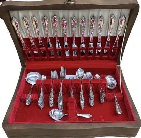 The International Silver Company Silverware Set 